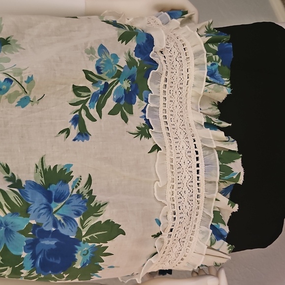 PASSPORT Floral Ruffle Lace Trim Sleeveless V-Neck Coquette Top - Picture 6 of 10